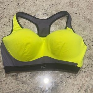NWOT Incredible VSX Sports Bra by Victoria Secret